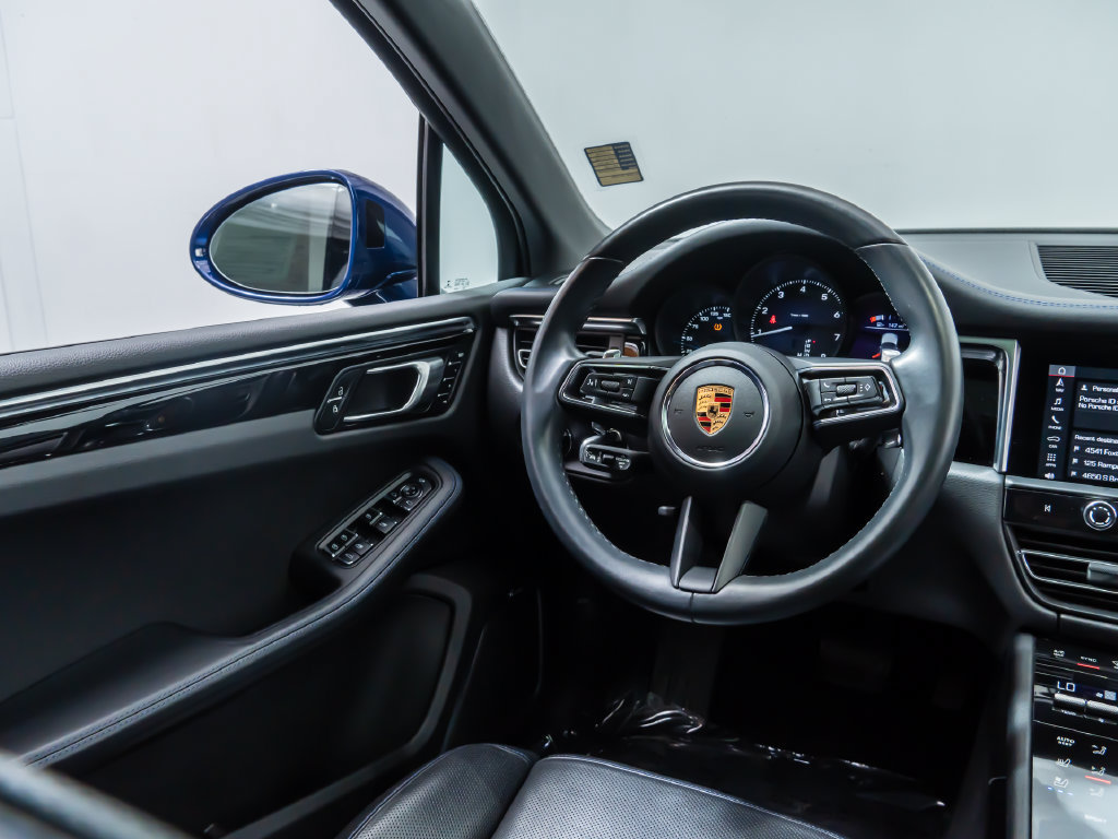 Used 2023 Porsche Macan AWD/4WD image 30