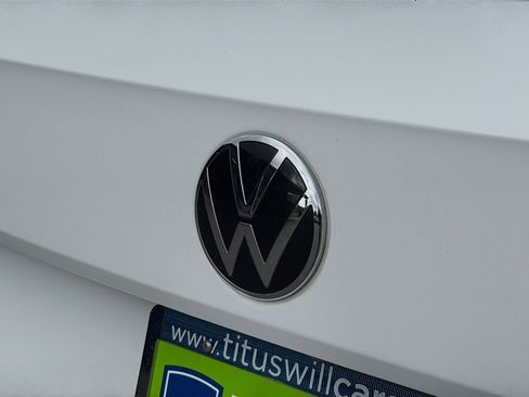 Used 2023 Volkswagen Taos SE w/ Panoramic Sunroof Package AWD/4WD image 34