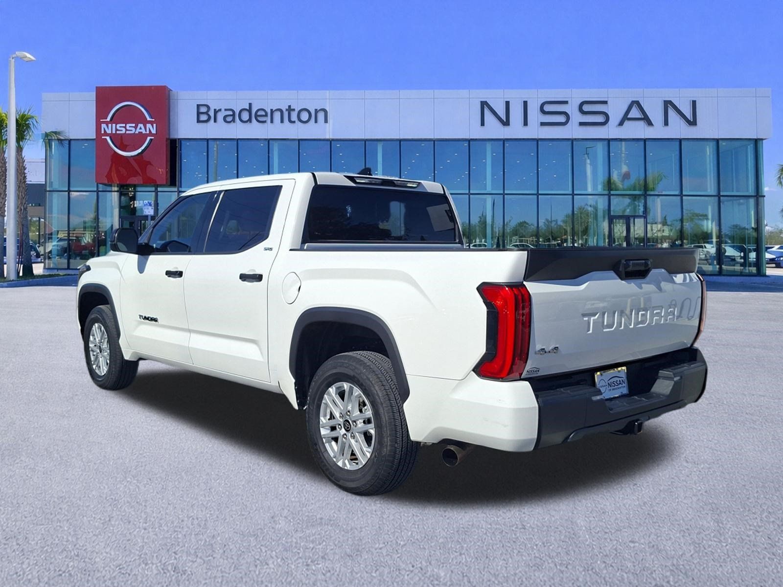 Used 2022 Toyota Tundra SR5 AWD/4WD image 7