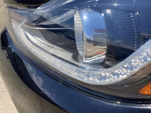 Used 2019 Chevrolet Trax LT w/ LT Convenience Package FWD image 4