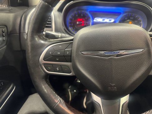Used 2019 Chrysler 300 Limited w/ Light Group AWD/4WD image 22