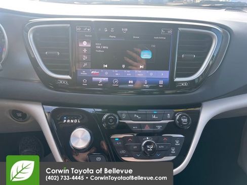 Used 2024 Chrysler Pacifica Touring-L FWD image 12