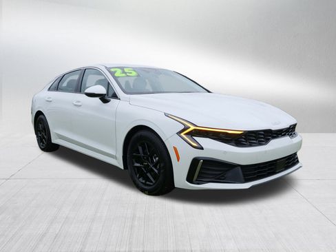 New 2025 Kia K5 LXS image 9