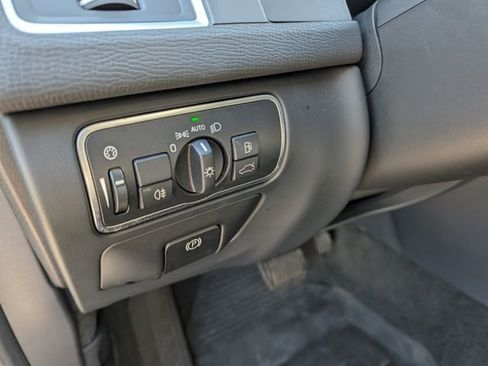 Used 2017 Volvo XC60 T6 Dynamic w/ Climate Package image 17