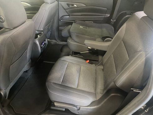 Used 2024 Chevrolet Traverse LT image 15