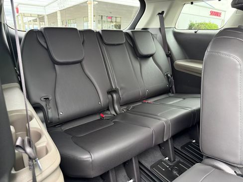 New 2026 Kia Carnival EX FWD image 15