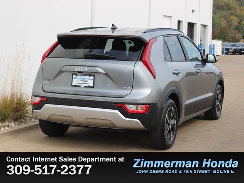 Used 2024 Kia Niro EX image 2