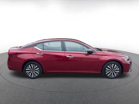 Used 2025 Nissan Altima 2.5 SV image 15