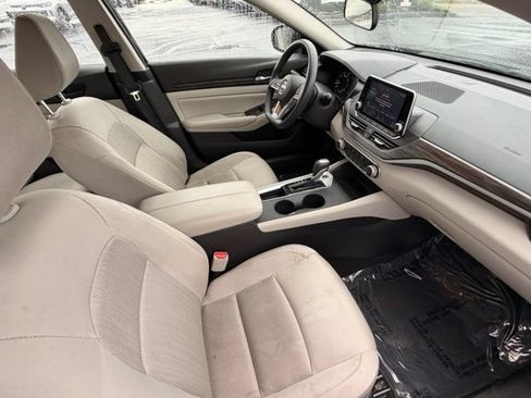 Used 2025 Nissan Altima 2.5 SV FWD image 22