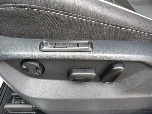 Used 2023 Volkswagen Tiguan SEL R-Line image 17