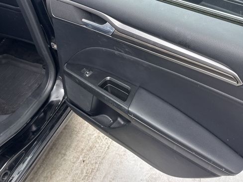 Used 2018 Ford Fusion SE w/ Fusion SE Technology Package image 34