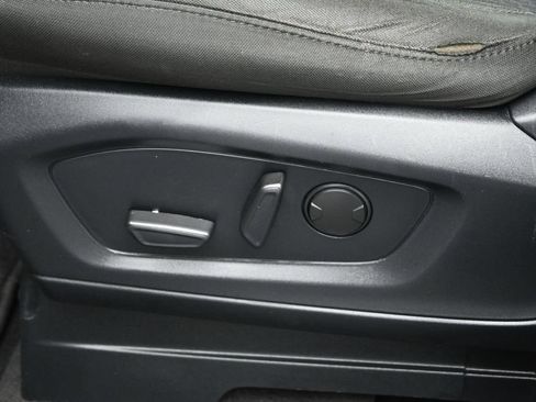 Certified 2023 Ford Explorer XLT RWD image 9