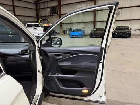 Used 2017 Honda Pilot Touring image 24