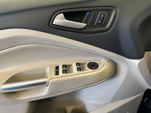 Used 2019 Ford Escape SE FWD image 18