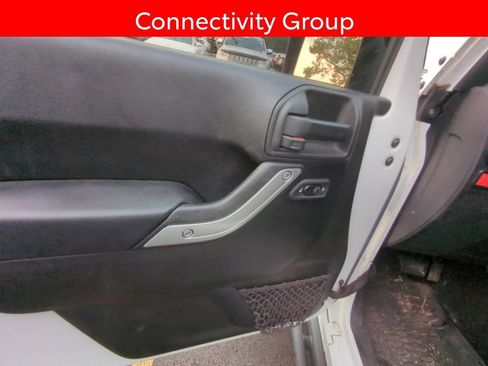 Used 2017 Jeep Wrangler Unlimited Rubicon AWD/4WD image 8