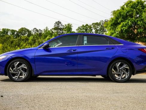 Used 2024 Hyundai Elantra SEL w/ Convenience Package FWD image 10