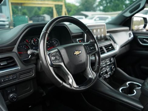 Used 2021 Chevrolet Suburban LT RWD image 6