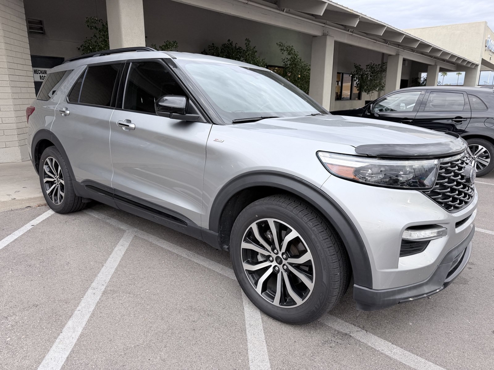 Used 2023 Ford Explorer ST-Line w/ Class IV Trailer Tow Package RWD image 4