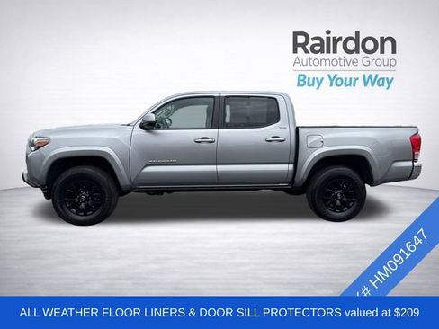 Used 2017 Toyota Tacoma SR5 w/ Tow Package image 4