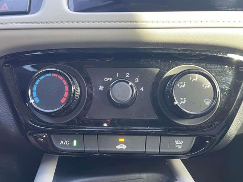 Used 2017 Honda HR-V LX image 32