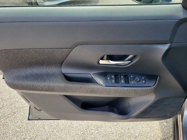 Certified 2025 Nissan Kicks SV FWD image 16