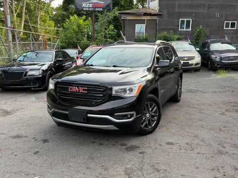 Used 2018 GMC Acadia SLT w/ LPO, Black Accent Package AWD/4WD image 4