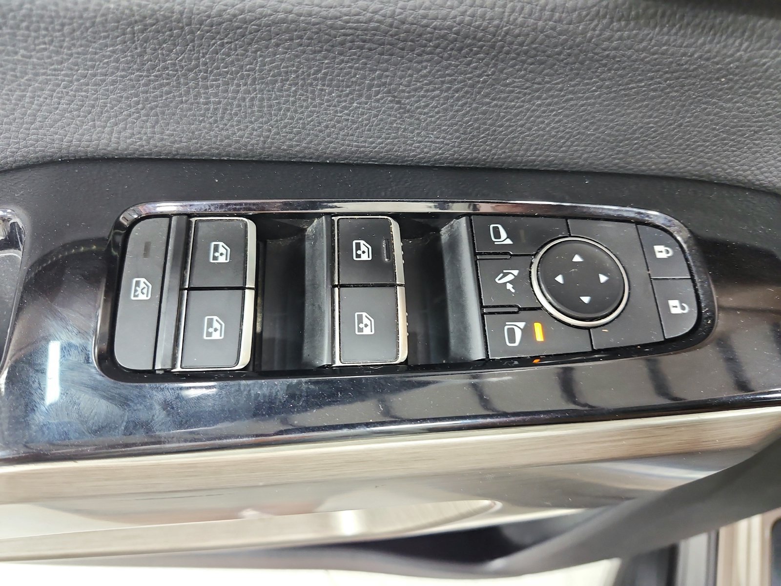 Used 2023 Nissan Pathfinder Platinum w/ Cargo Package AWD/4WD image 33