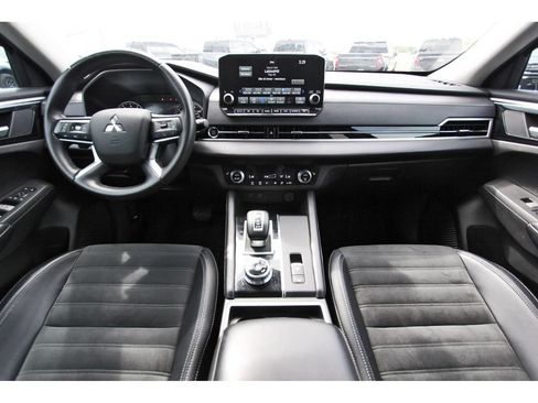 Used 2023 Mitsubishi Outlander SE FWD image 10