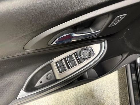 Used 2021 Chevrolet Malibu LT FWD image 16