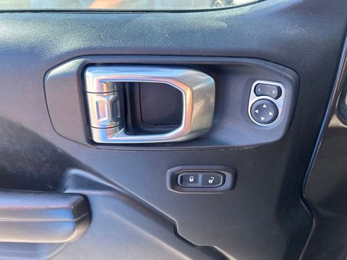 Used 2018 Jeep Wrangler Unlimited Rubicon AWD/4WD image 13