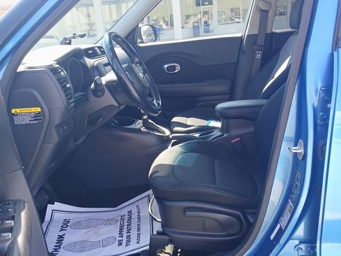 Used 2018 Kia Soul + image 9