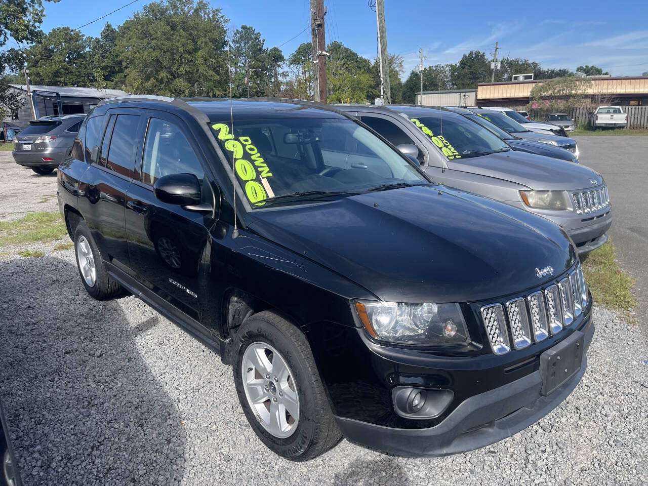 Used 2016 Jeep Compass Latitude FWD image 2