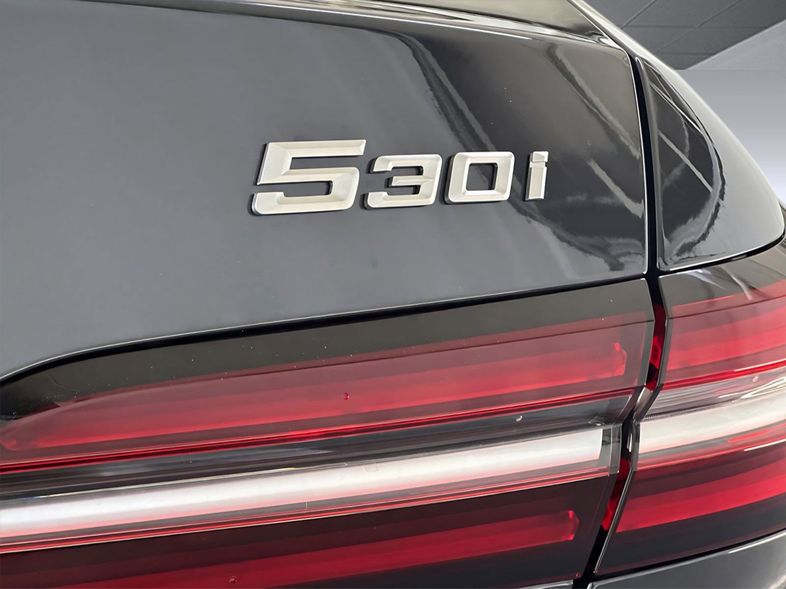 Used 2026 BMW 530i w/ Premium Package RWD image 30