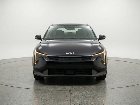 Used 2025 Kia K4 LXS image 2
