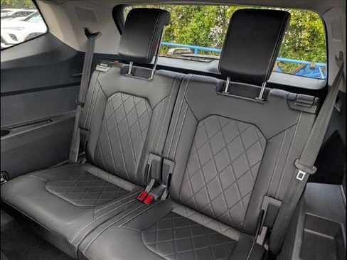 Used 2024 Volkswagen Atlas SEL Premium R-Line image 15