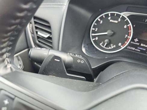 Used 2025 Nissan Rogue SV FWD image 33