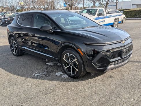 Certified 2024 Chevrolet Equinox EV LT image 2