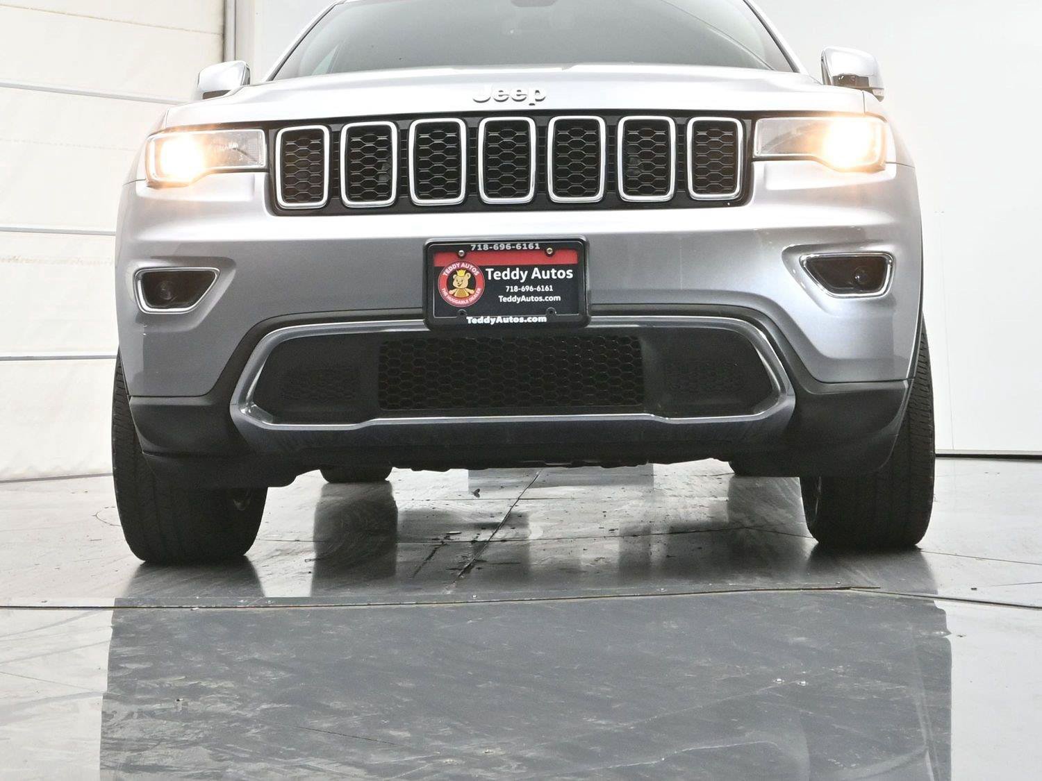 Used 2018 Jeep Grand Cherokee Limited AWD/4WD image 30