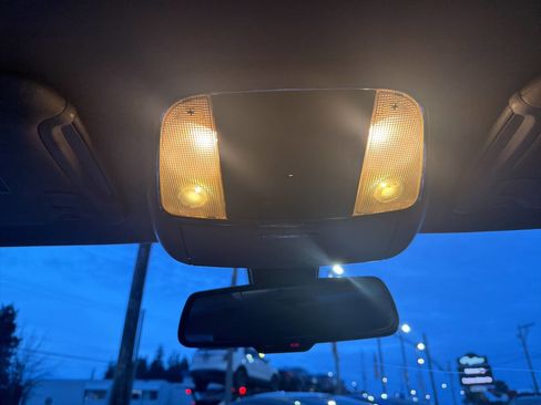 Used 2018 Chrysler 300 Touring L image 35