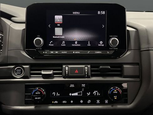 Used 2024 Nissan Pathfinder S image 7