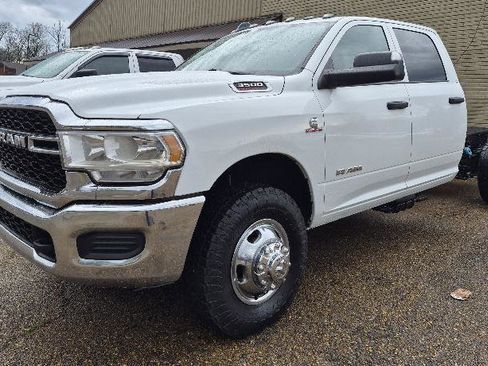 Used 2022 RAM 3500 Tradesman w/ Chrome Appearance Group image 3