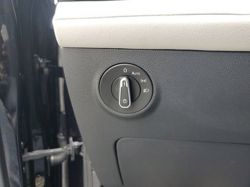 Certified 2025 Volkswagen Taos S FWD image 28