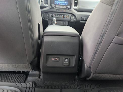 Used 2024 Nissan Frontier SV w/ SV Convenience Package RWD image 32