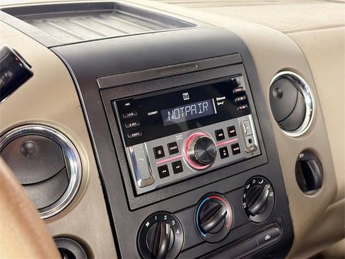 Used 2004 Ford F150 XLT image 14