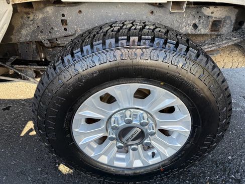 Used 2021 Ford F250 XLT w/ FX4 Off-Road Package image 10