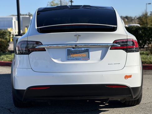 Used 2020 Tesla Model X Long Range image 9