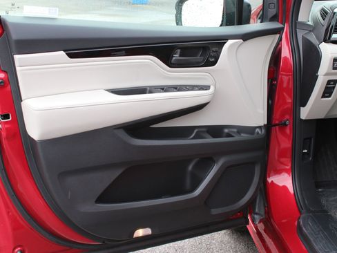 New 2026 Honda Odyssey Touring image 13