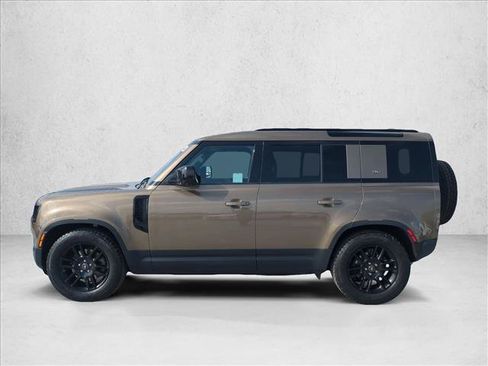 Used 2023 Land Rover Defender 110 S AWD/4WD image 9