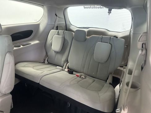 Used 2017 Chrysler Pacifica LX image 21