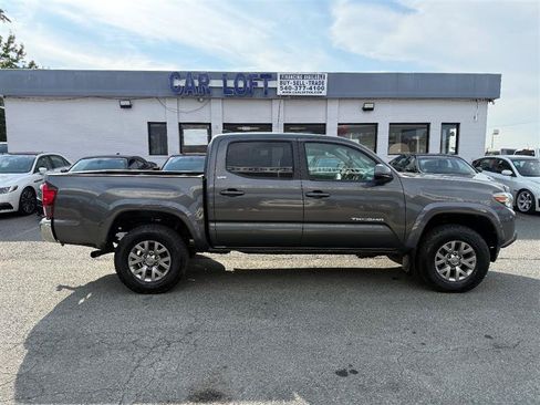 Used 2018 Toyota Tacoma SR5 AWD/4WD image 5